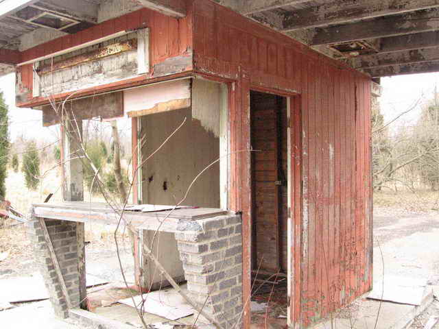 Lake Drive-In - 2006 Photo (newer photo)